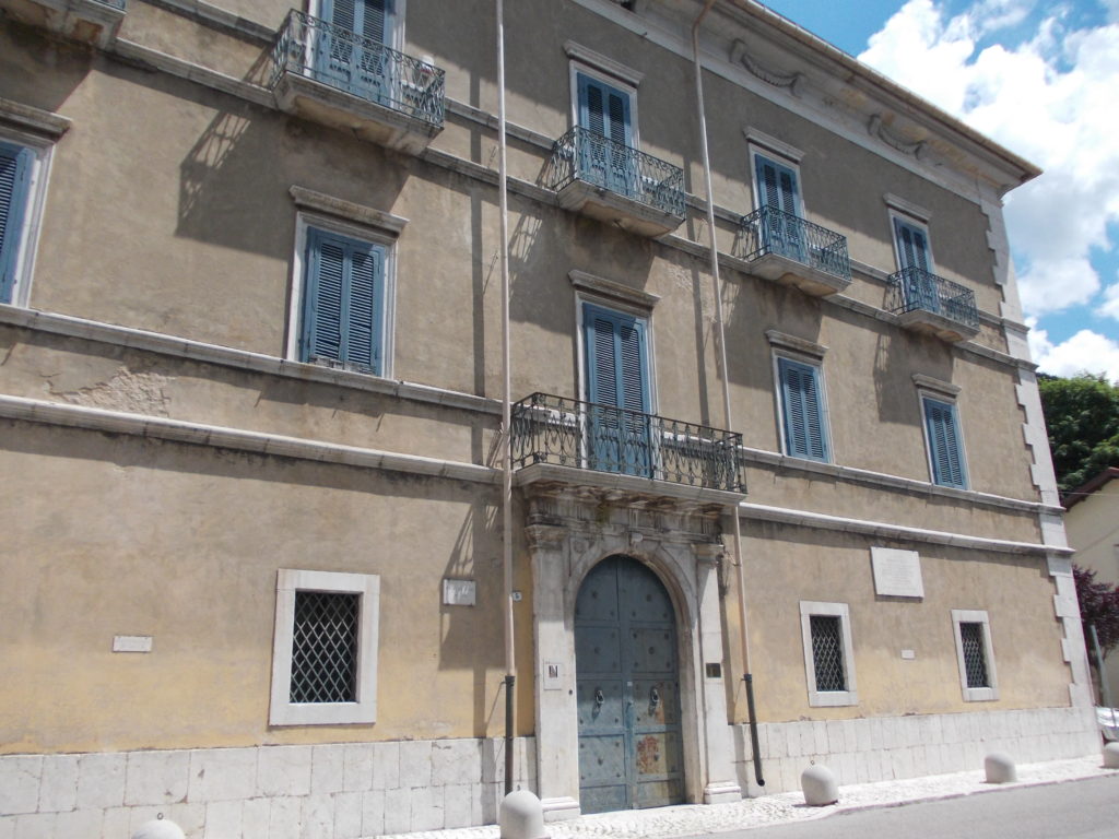 Benedetto Croce, Pescasseroli, Palazzo Sipari, facciata 